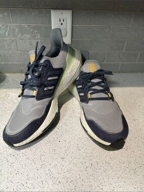 Adidas ultraboost 22 Men’s Gray, Navy & Light Green Running Sneakers size 14